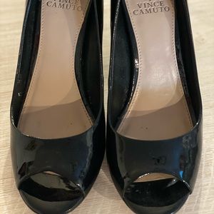 Peep toe block heel, patent leather Vince Camuto 7.5